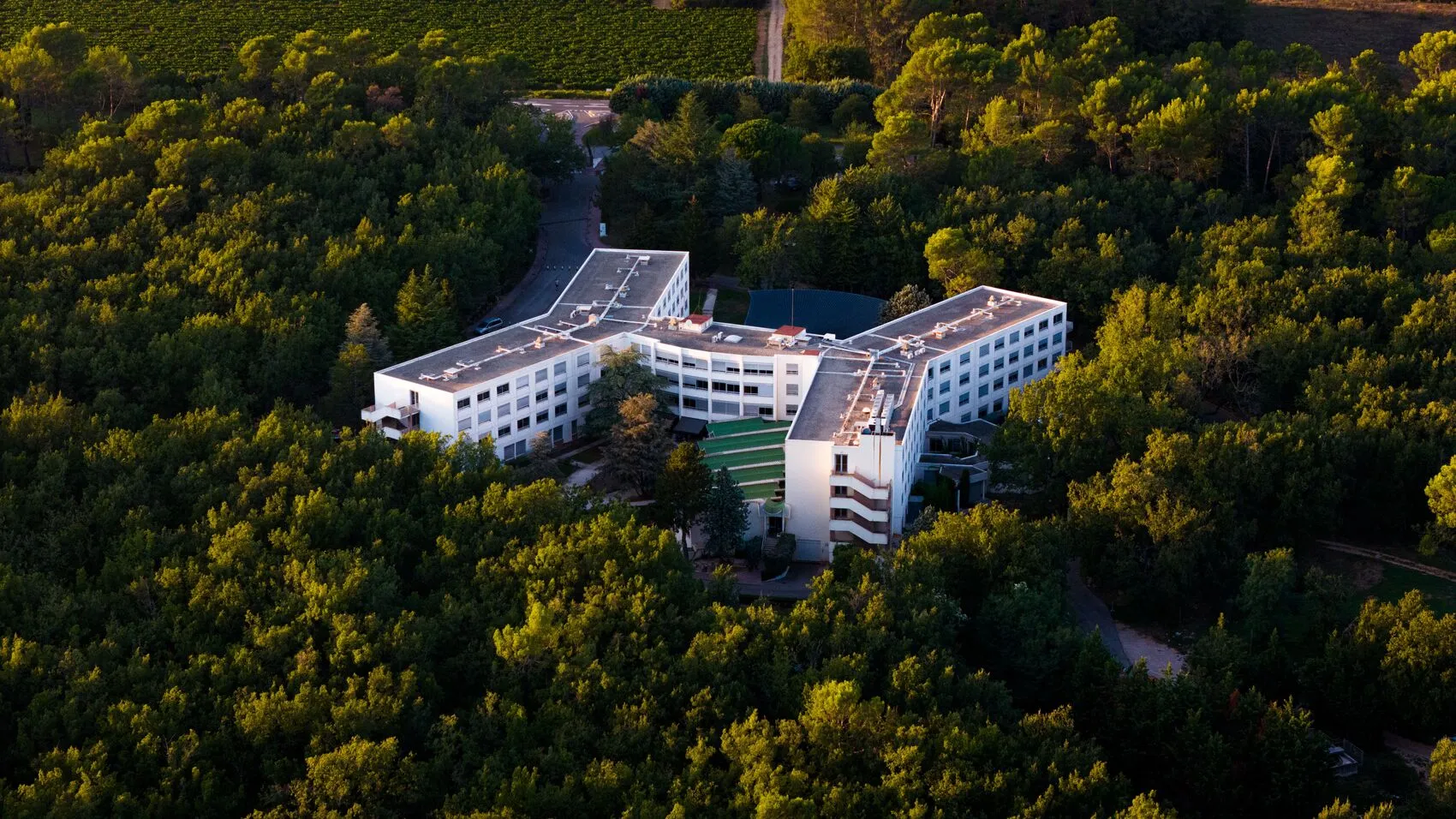 Luksusowy hotel kasynowy z basenem